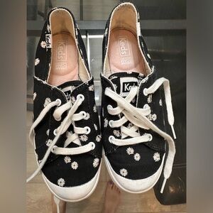 Black and white daisey Keds